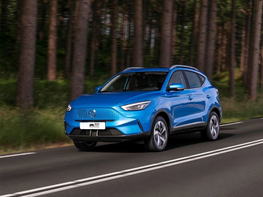 A blue car on a road
Description automatically generated
